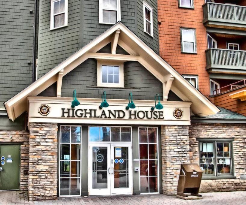 Snowshoe Mountain Retreat! Ski in and Out! Apartment in Snowshoe