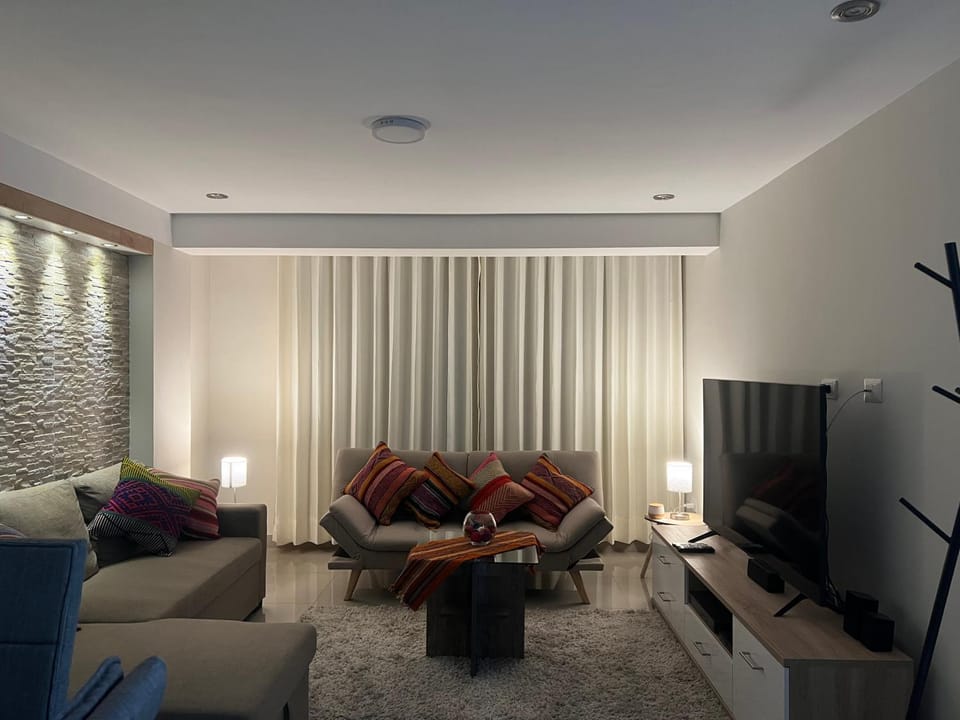 Communal lounge/ TV room, TV and multimedia, Living room, Evening entertainment