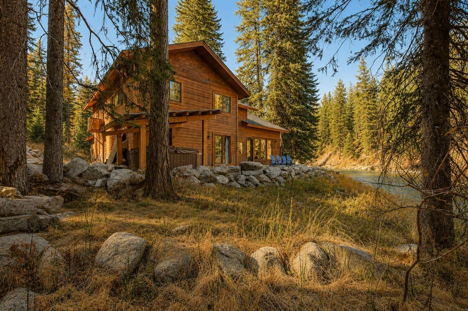 Rivers Edge Retreat House in McCall