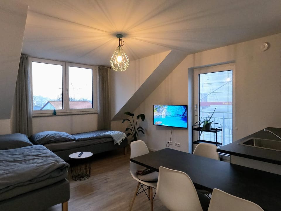 TV and multimedia, Living room, Seating area, Dining area