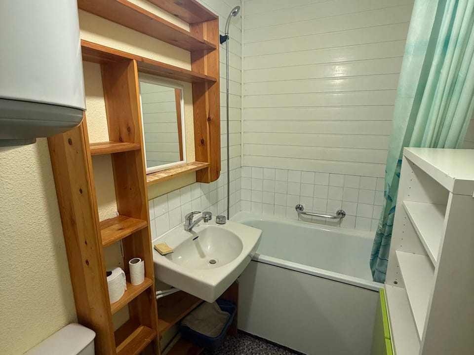 Appartement 2 pièces cabine au pied des pistes avec balcon Cabin in Auvergne-Rhône-Alpes