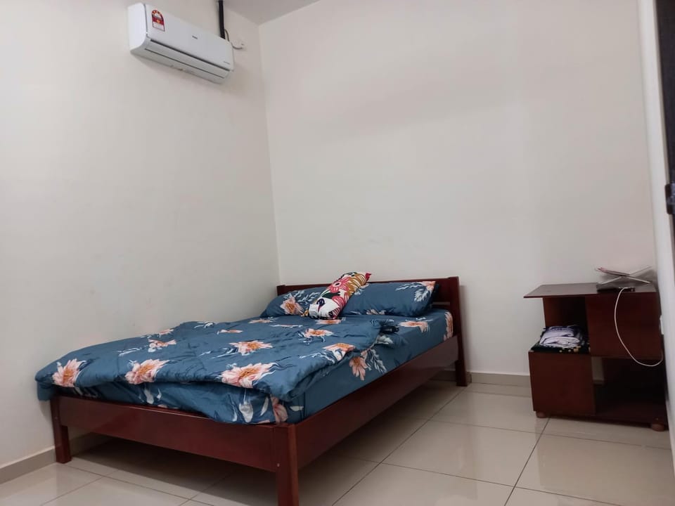 Bed, Photo of the whole room, Bedroom, air conditioner