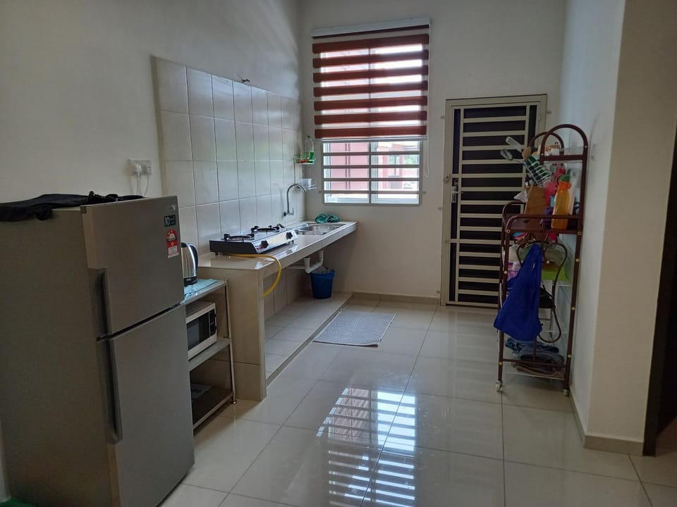 Kitchen or kitchenette, minibar, stove