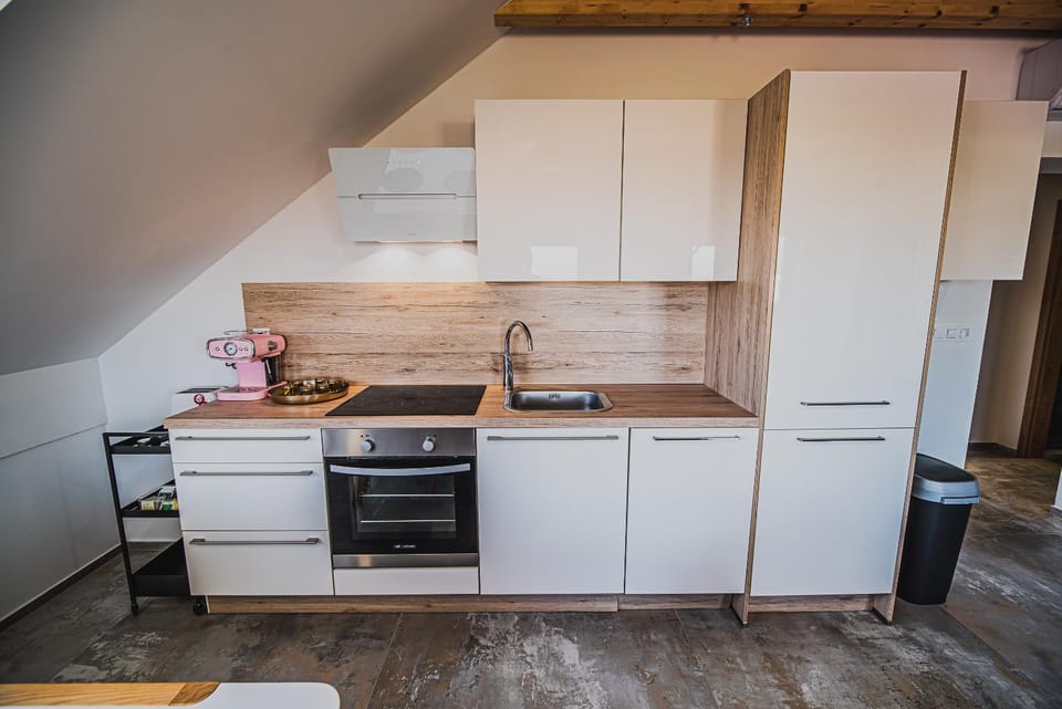 Kitchen or kitchenette, pet friendly, stove