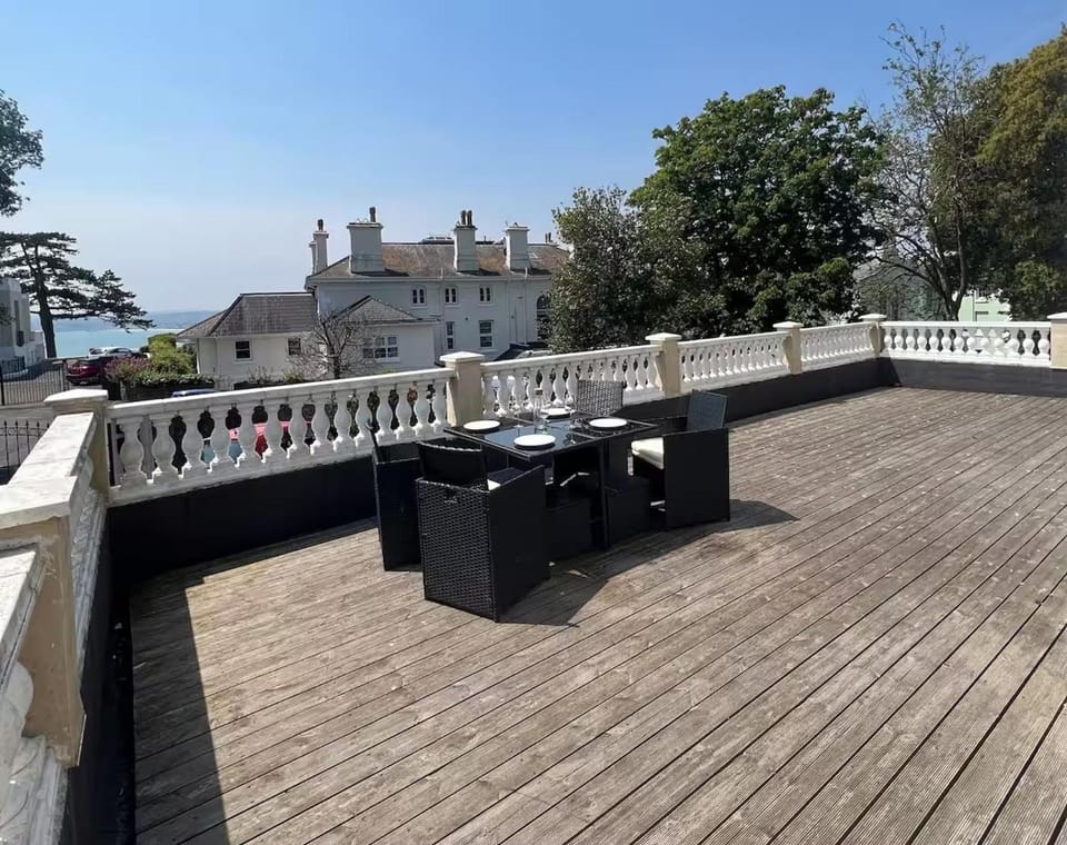 Newcourt Heights Sleeps 4 with Balcony Apartment in Torquay