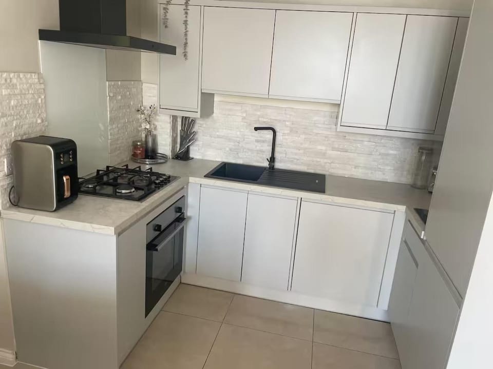 Newcourt Heights Sleeps 4 with Balcony Apartment in Torquay