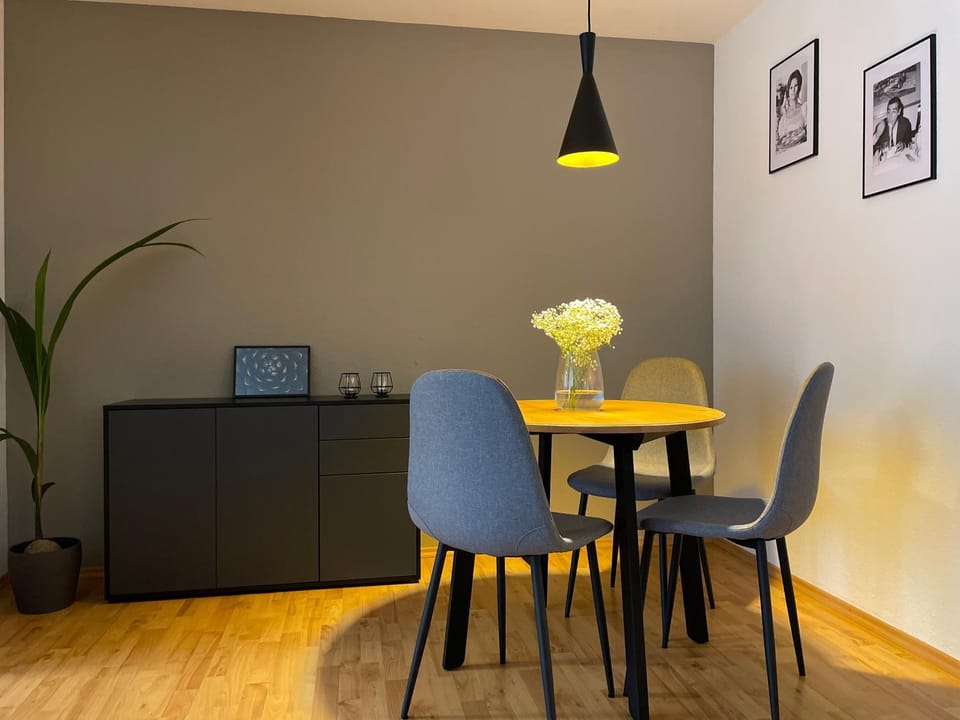 Seating area, Dining area, Food