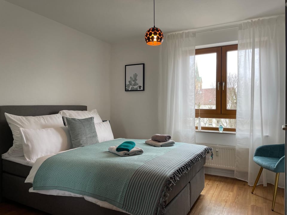 Bed, Photo of the whole room, Bedroom, towels