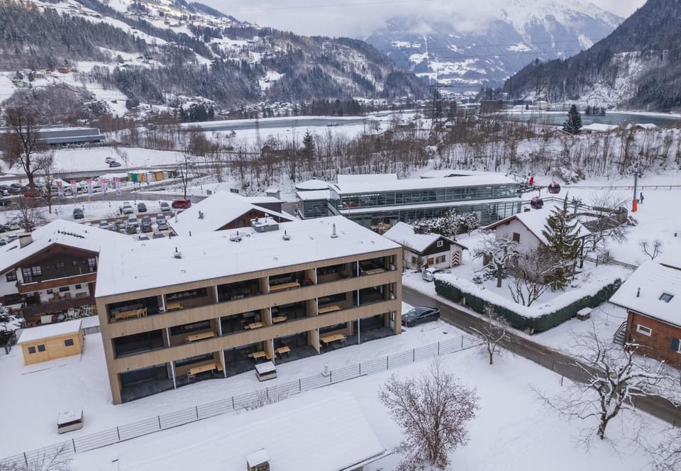 Property building, Facade/entrance, Off site