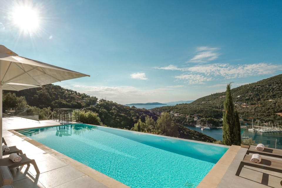 Balcony/Terrace, Mountain view, Pool view, sunbed