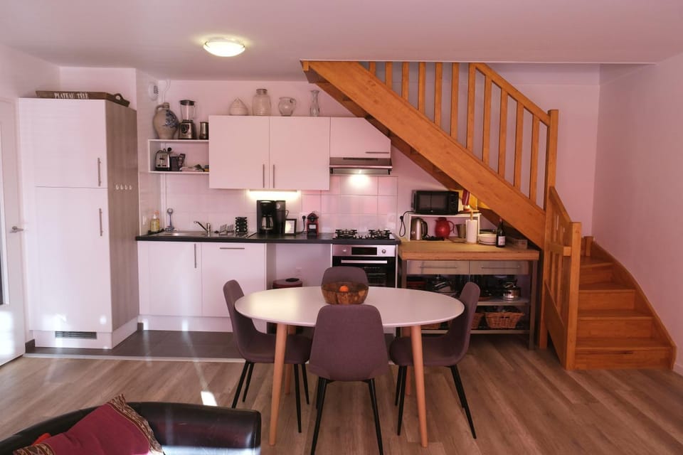 Dining area, kitchen