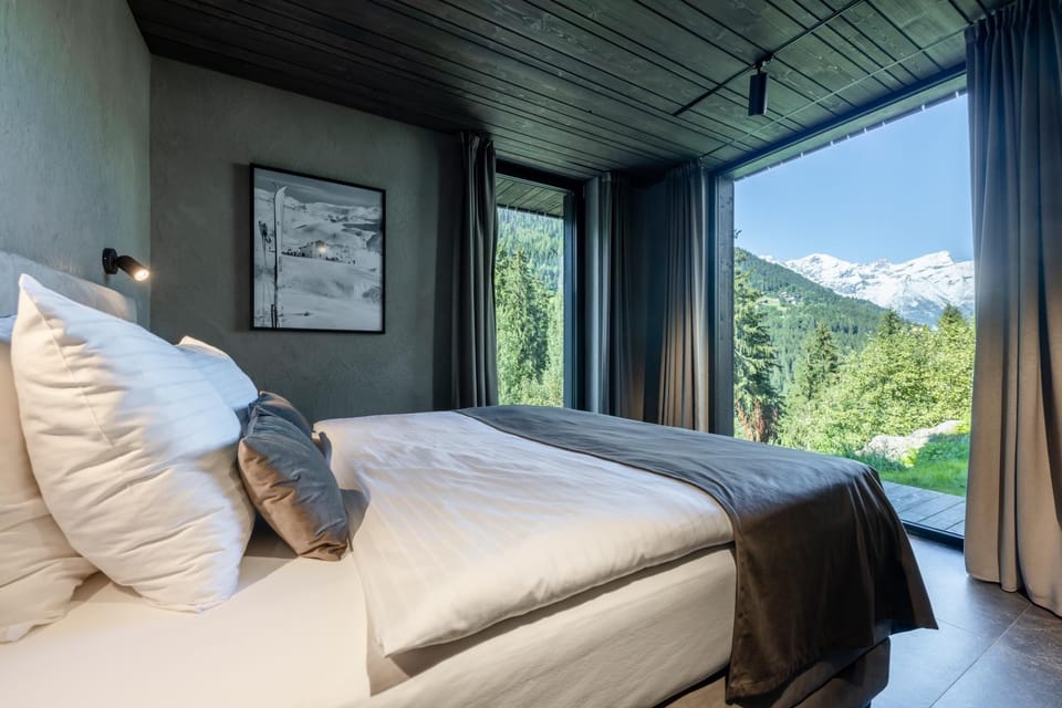 Bed, Bedroom, Mountain view