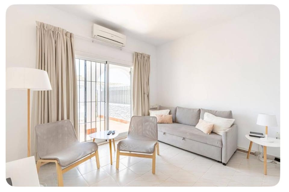 La CASA en La Carihuela playa a 4 minutos a pie House in Torremolinos
