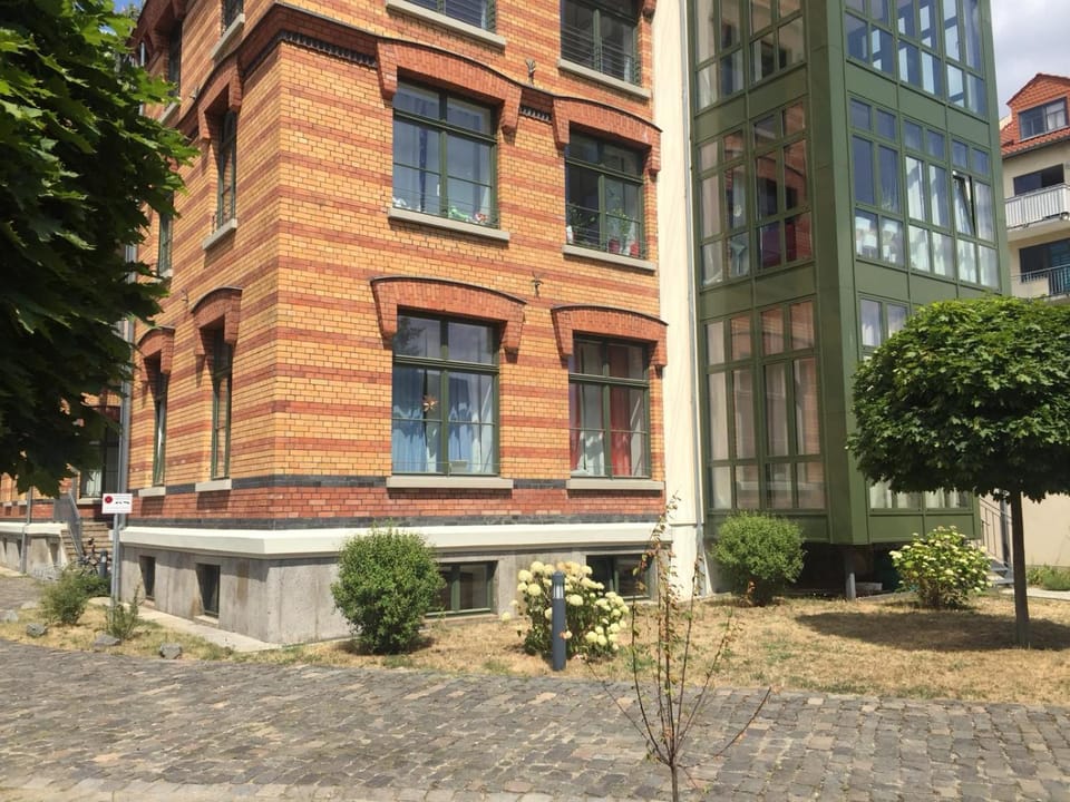 Property building, Patio, Facade/entrance
