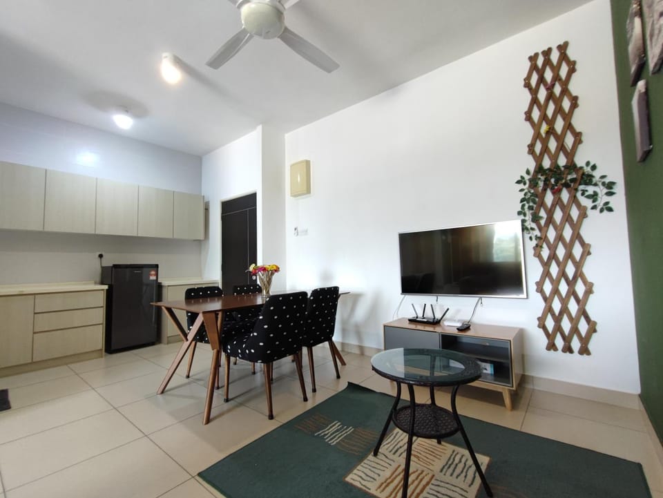 Communal lounge/ TV room, TV and multimedia, Kitchen or kitchenette, Living room, Seating area, Dining area