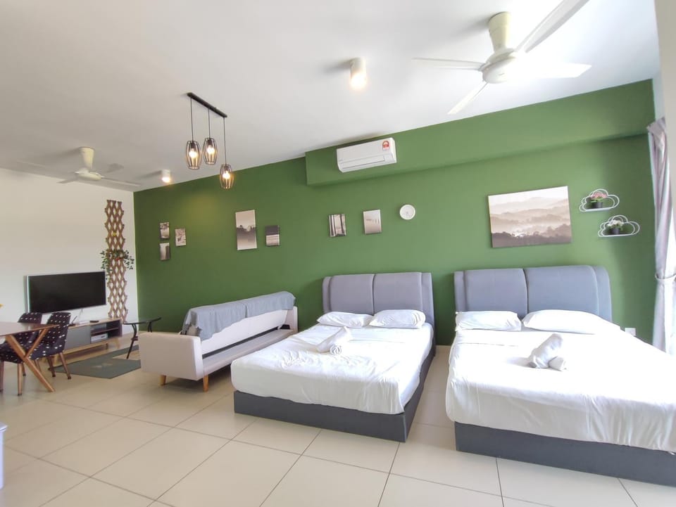 Bed, TV and multimedia, Living room, Photo of the whole room, Seating area, Bedroom, towels, air conditioner