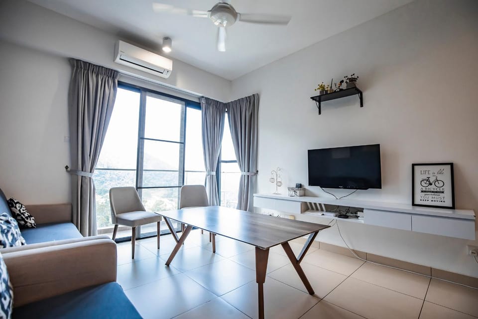 Communal lounge/ TV room, TV and multimedia, Living room, Seating area, Evening entertainment, fireplace, air conditioner