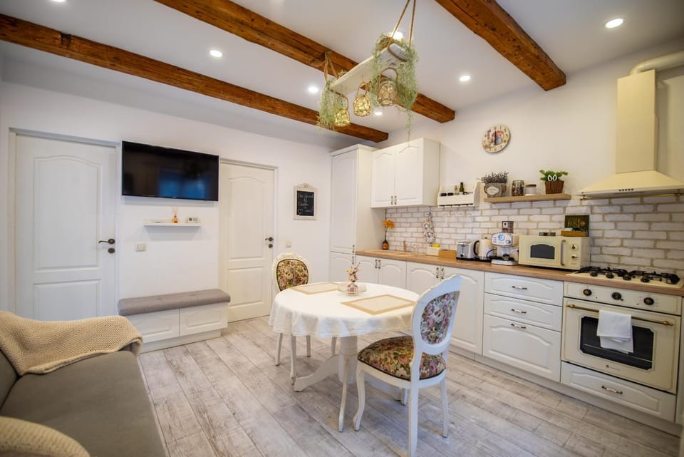 Living room, Dining area, kitchen