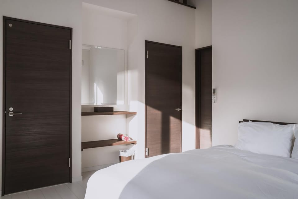 Shower, Toilet, Bedroom