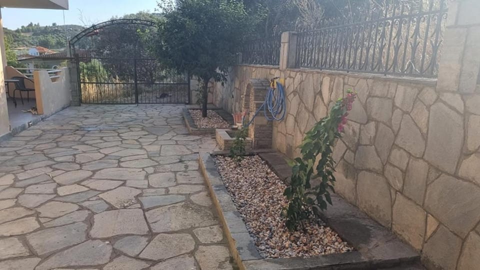 Patio, Facade/entrance
