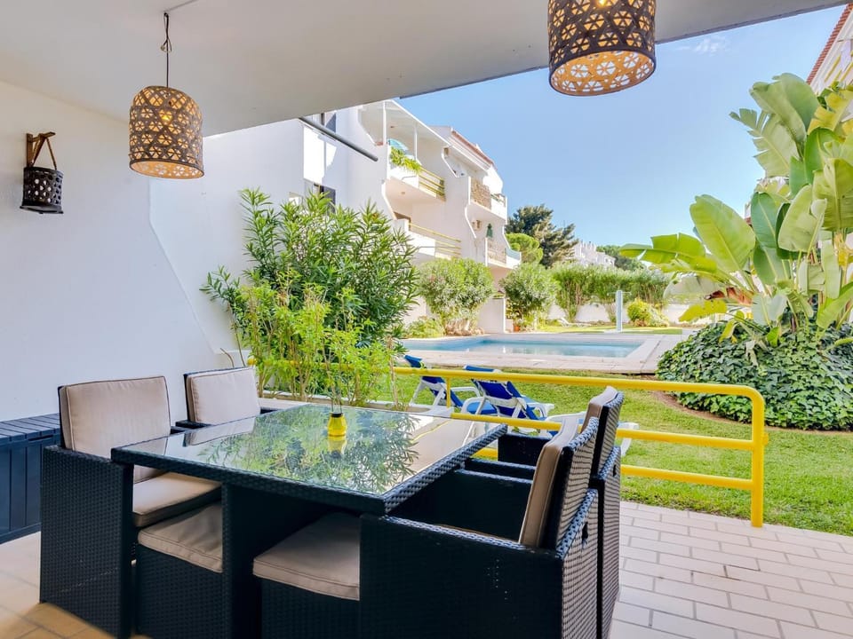 Patio, Garden, Dining area, Pool view, Swimming pool