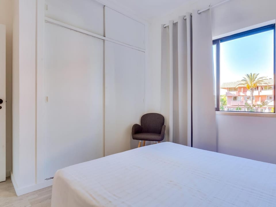 Bed, Photo of the whole room, Bedroom, Street view