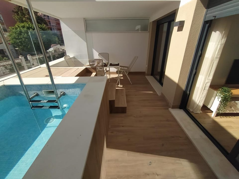 Balcony/Terrace, Swimming pool