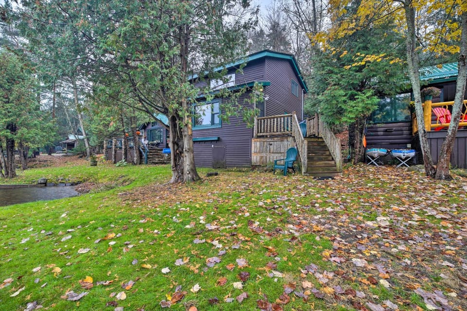 'Skylight' Adirondack Cabin w/ On-Site Lake Cabin in Upper Saranac Lake