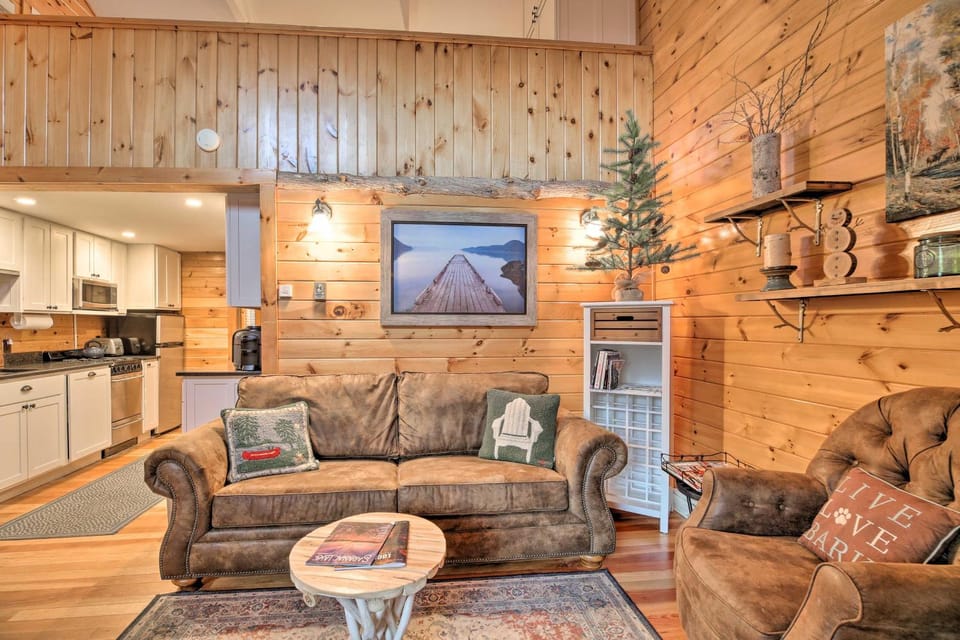 'Skylight' Adirondack Cabin w/ On-Site Lake Cabin in Upper Saranac Lake