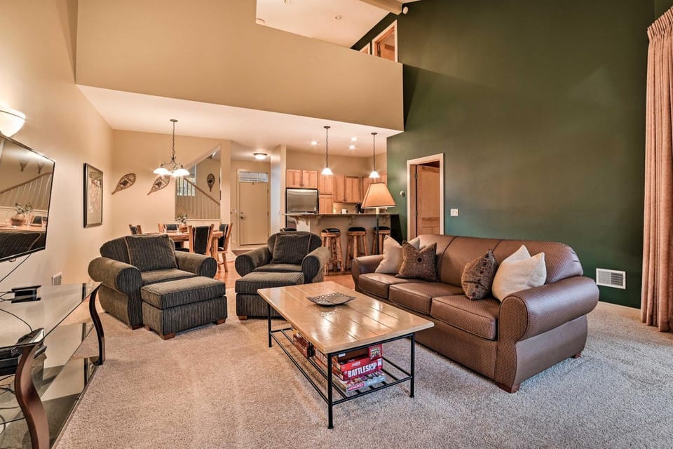 Ski-In/Ski-Out! Cozy Bellaire Resort Retreat! House in Michigan