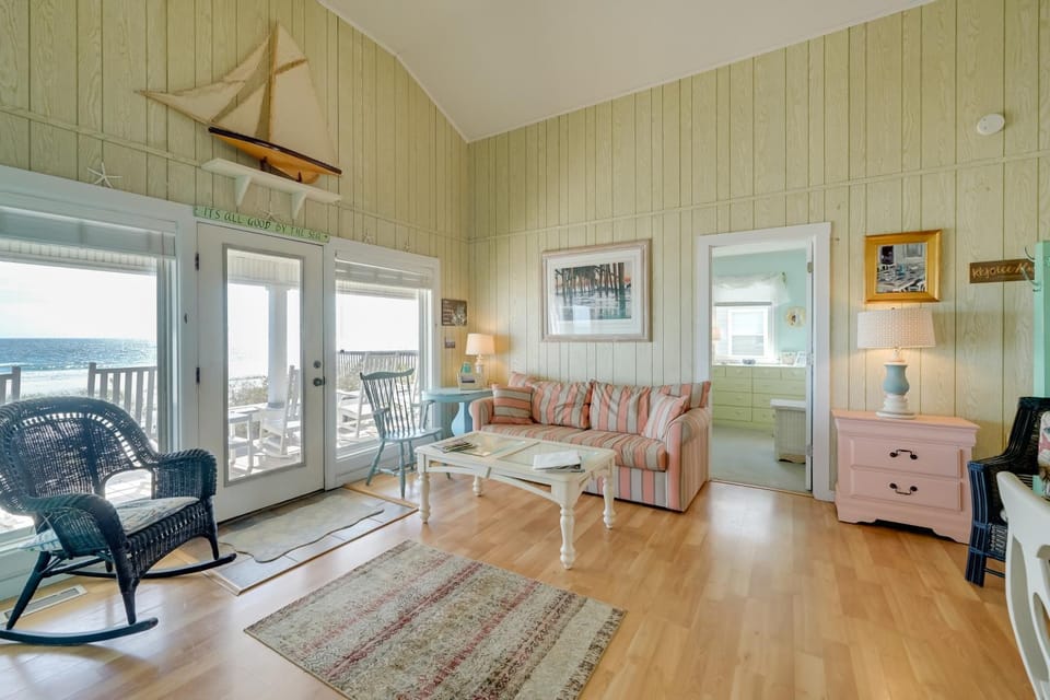 Peaceful 'Cottage By The Sea' Oceanfront Home! House in Topsail Beach