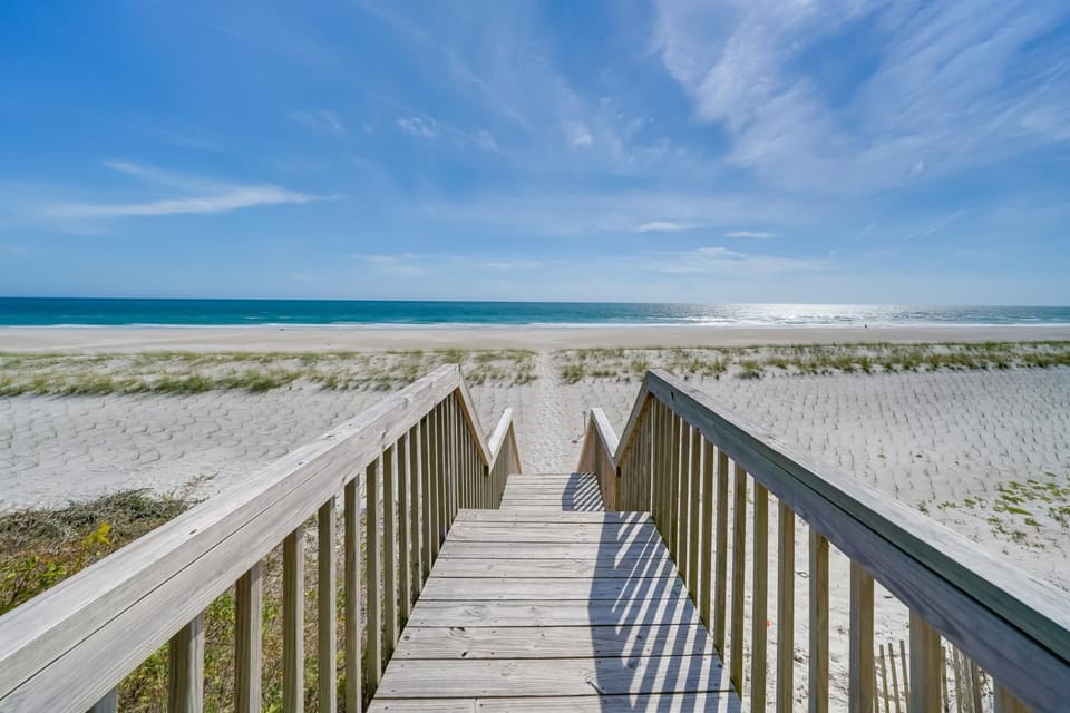 Peaceful 'Cottage By The Sea' Oceanfront Home! House in Topsail Beach
