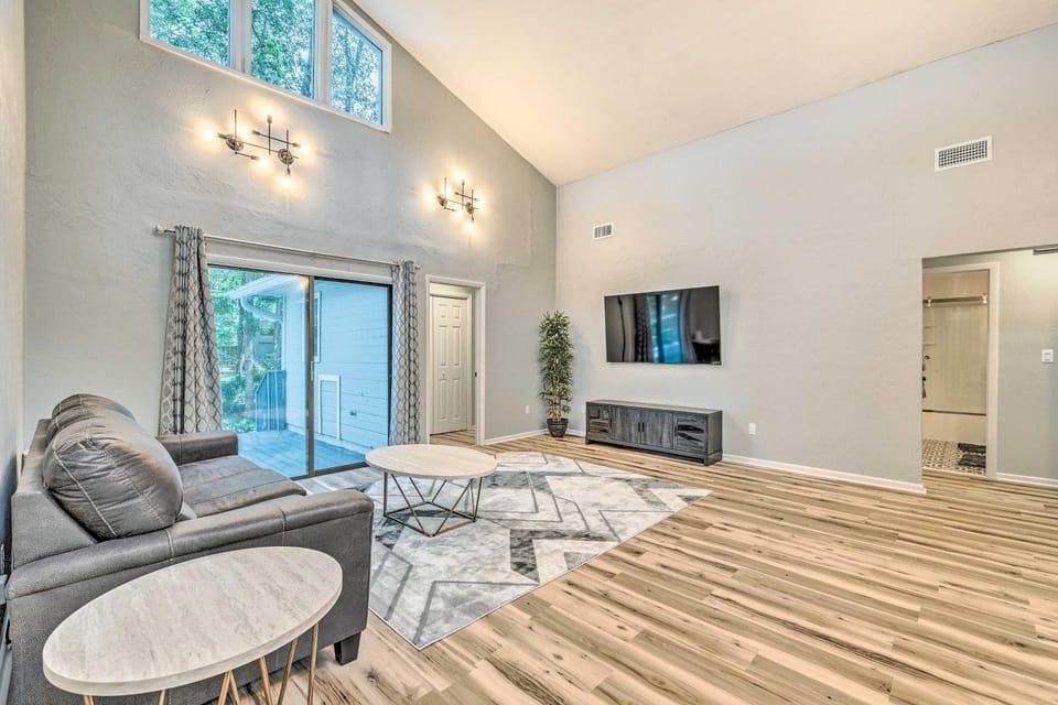 Walk to UF: Family Home w/ Patio! House in Gainesville