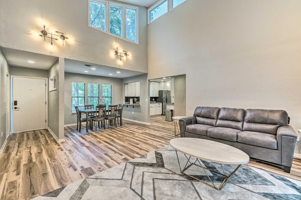 Walk to UF: Family Home w/ Patio! House in Gainesville