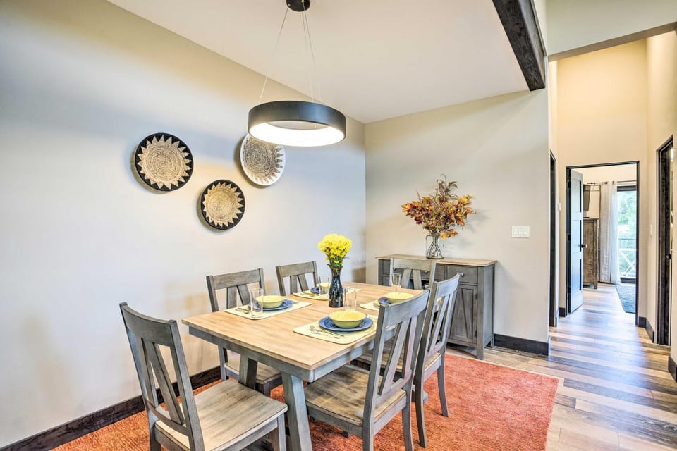 Sleek & Modern Townhome, 3 Blocks to Main St! House in Moab