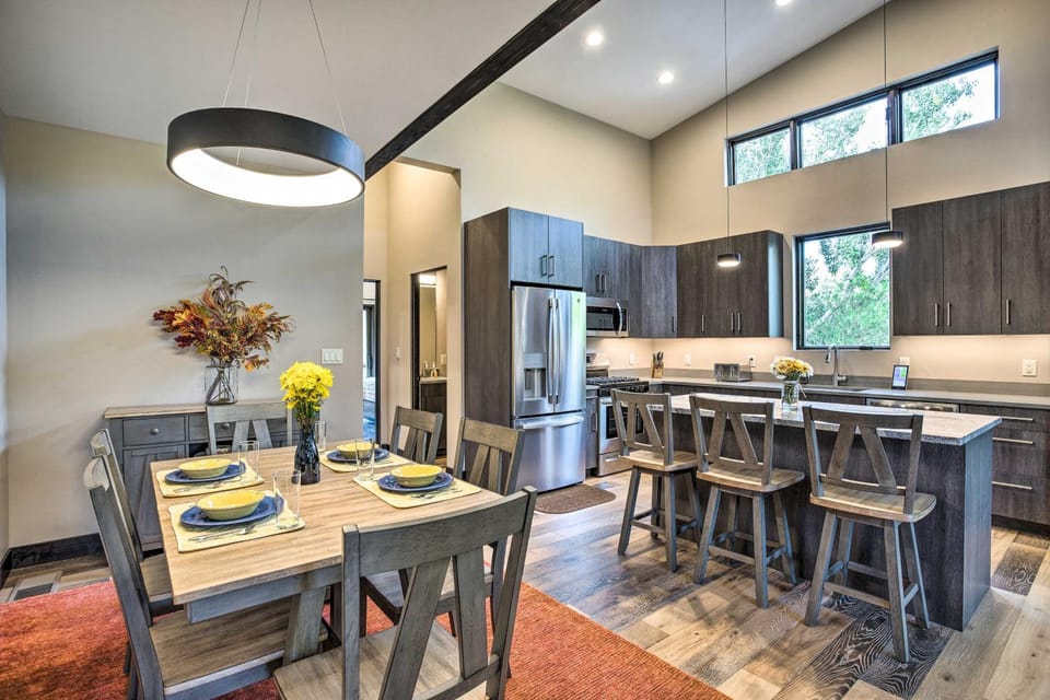 Sleek & Modern Townhome, 3 Blocks to Main St! House in Moab