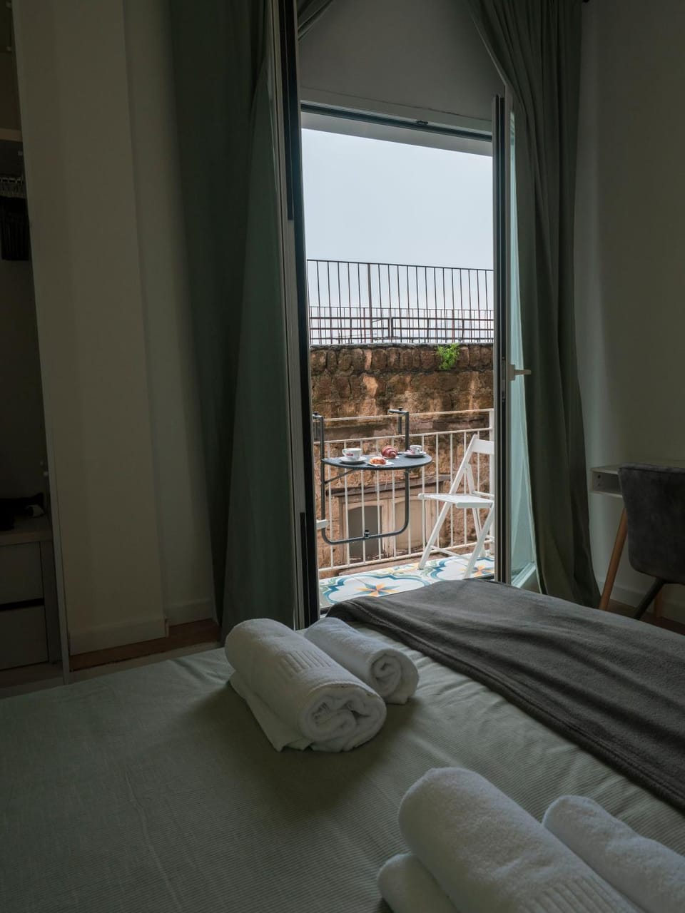 Nearby landmark, Bed, Balcony/Terrace, Bedroom, City view