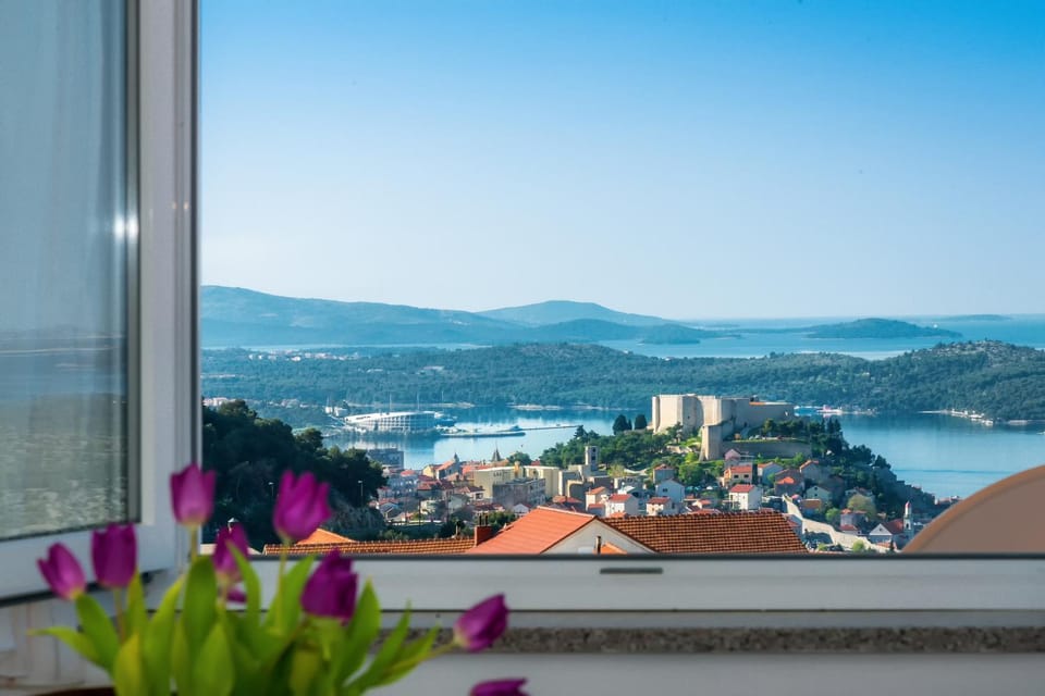 Apartment Anamarija with sea view Apartment in Šibenik