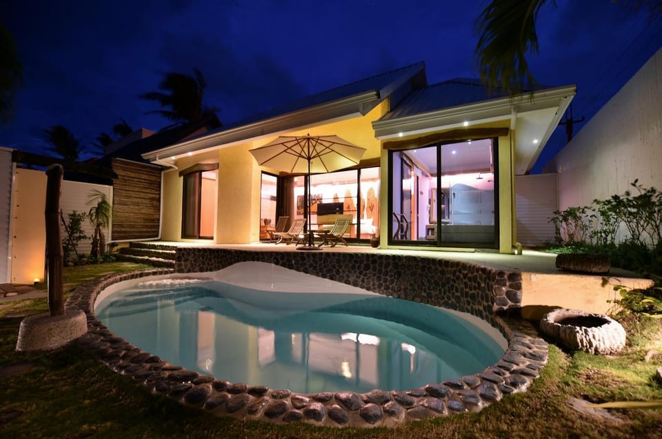 Pool view, Swimming pool, sunbed