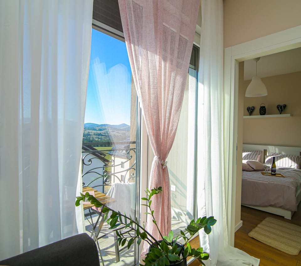 Narcis 17 - novonamesteni apartman sa prelepim pogledom na Tornik Apartment in Zlatibor