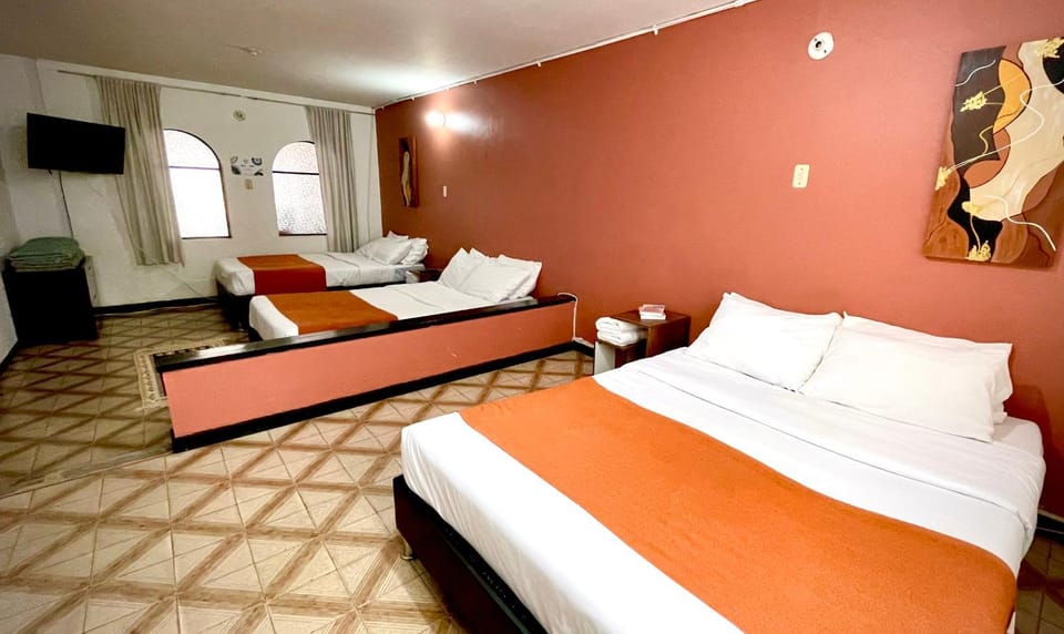 Bed, TV and multimedia, Bedroom