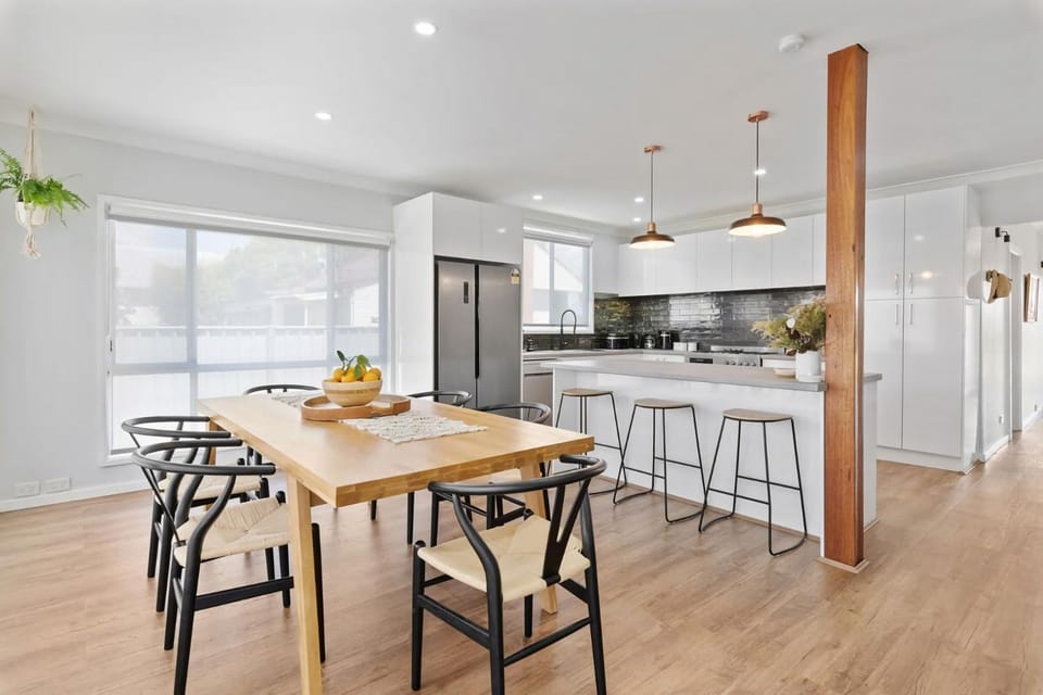 Sip and Soak Up Summer in the Hunter House in Cessnock