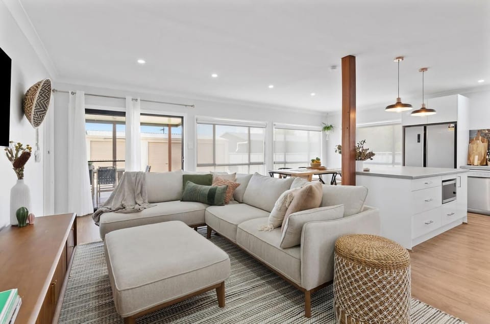 Sip and Soak Up Summer in the Hunter House in Cessnock