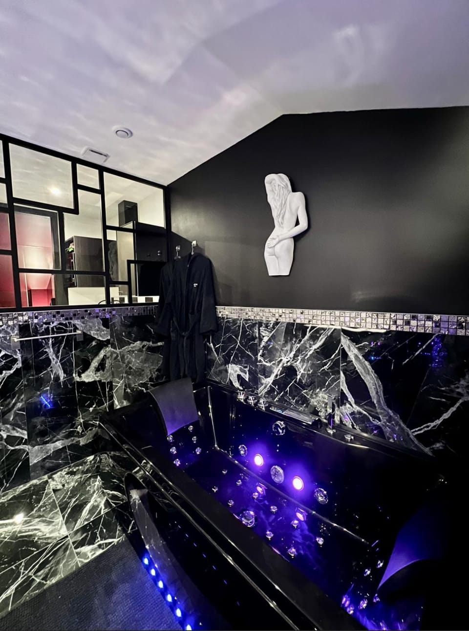 Massage, Spa and wellness centre/facilities, Bath
