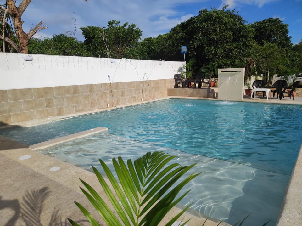 Day, Swimming pool, sunbed