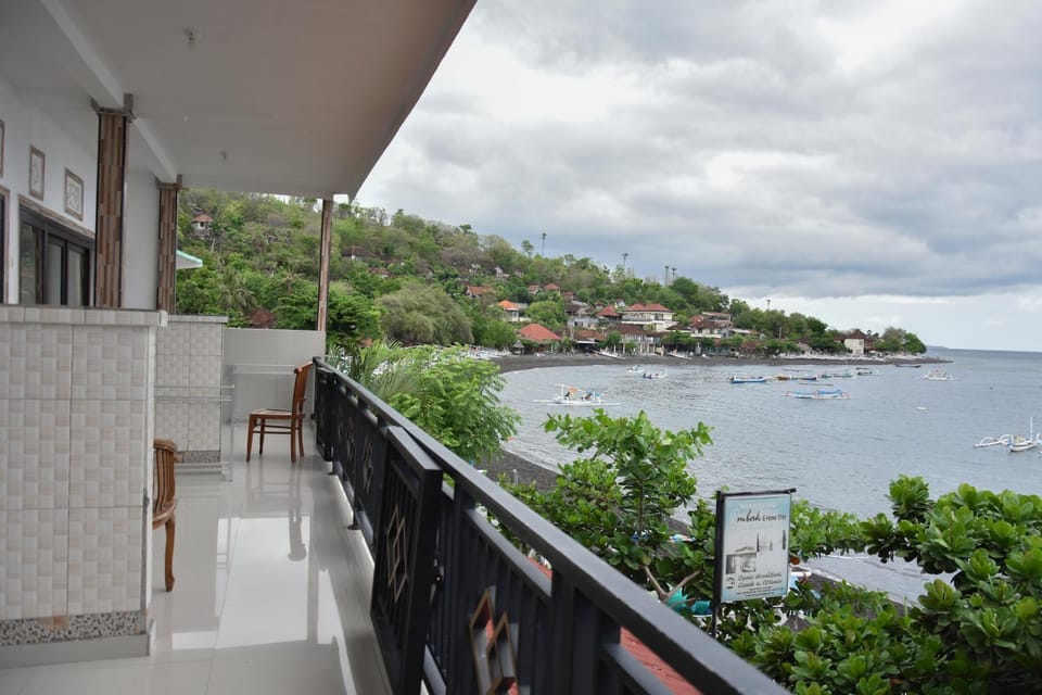 Warung ombak homestay Bed and Breakfast in Abang
