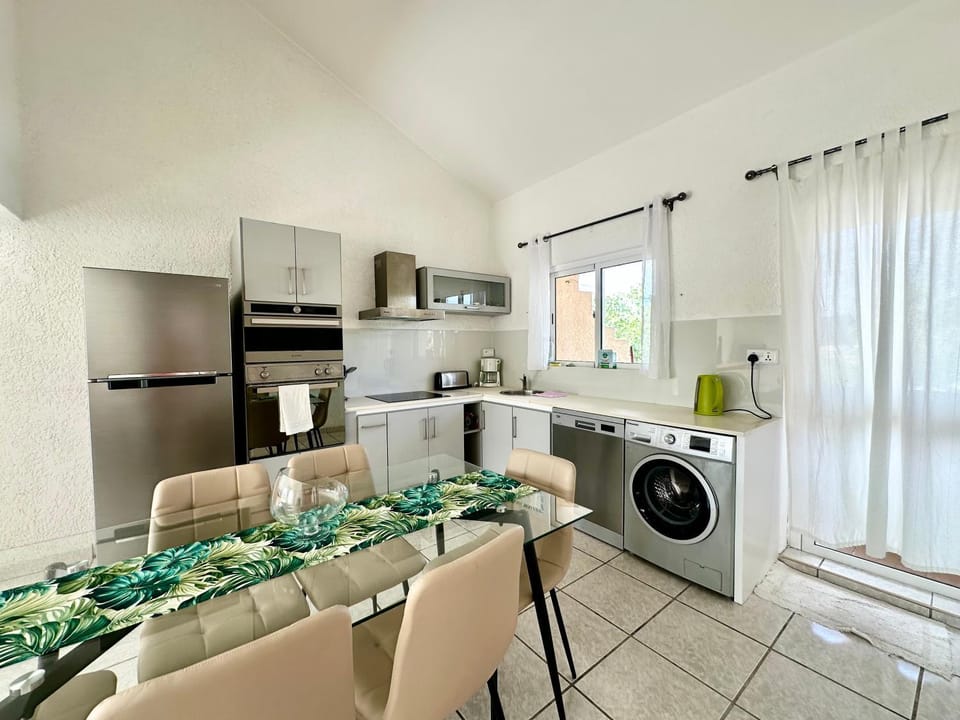 Apt Terrasse Bord de Mer & piscine / Flic en Flac Apartment in Flic en Flac