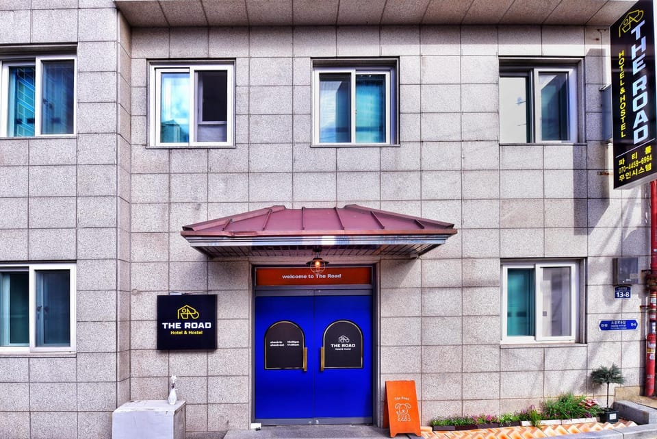 Property building, Facade/entrance