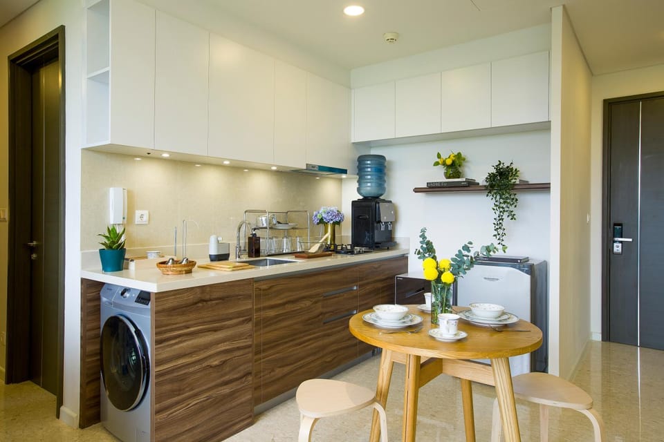Kitchen or kitchenette, Dining area