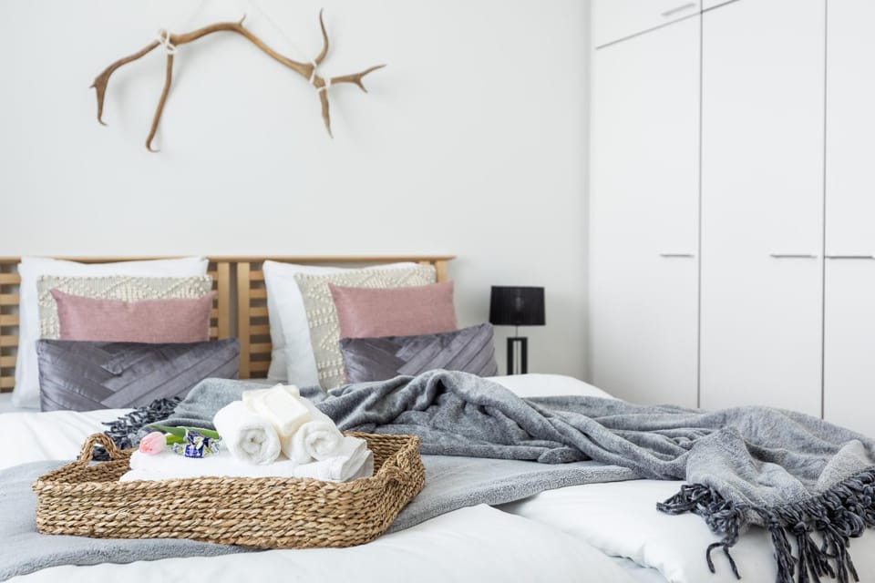 Bedroom, towels